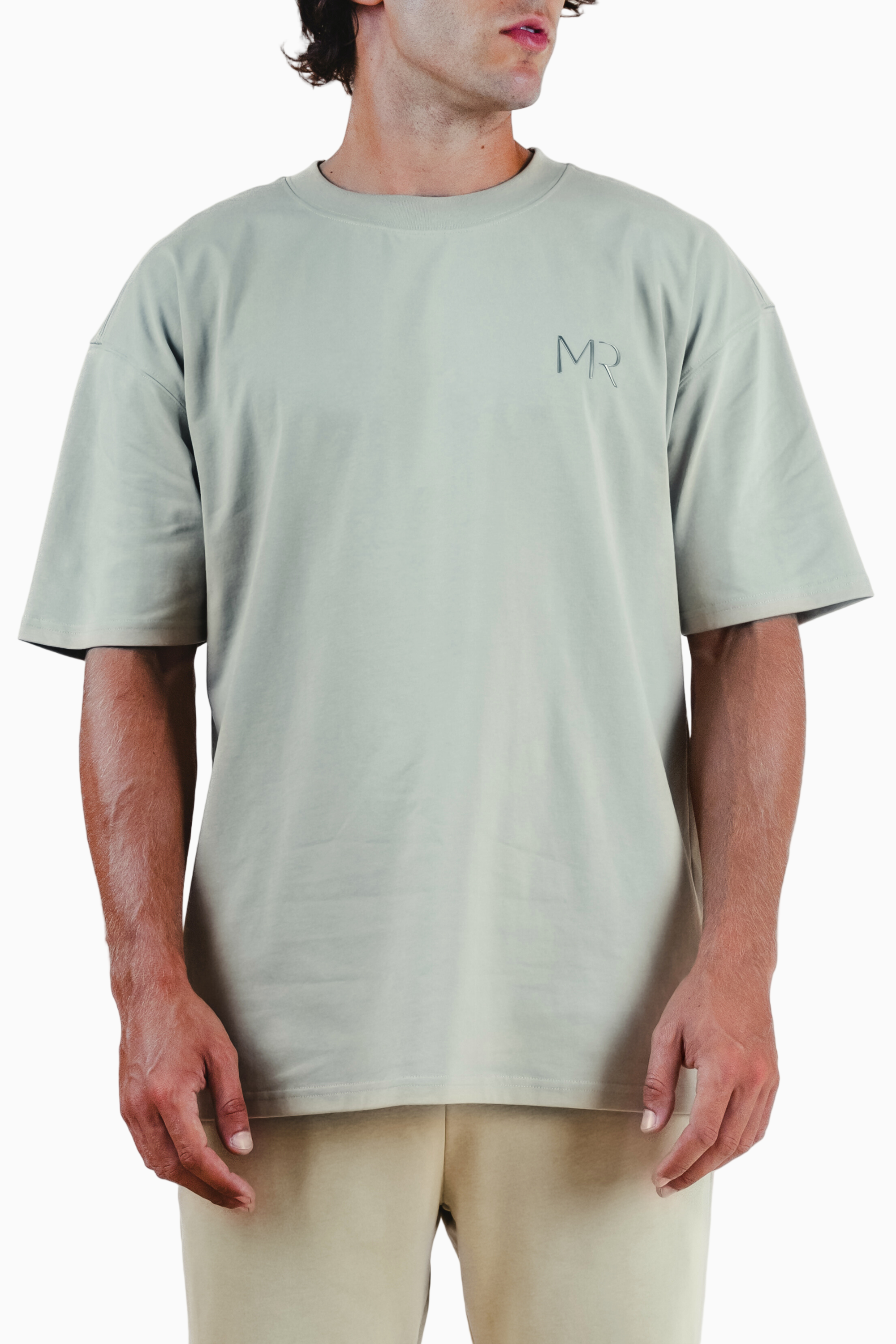 𝐎𝐕𝐄𝐑𝐒𝐈𝐙𝐄𝐃 𝐓𝐄𝐄