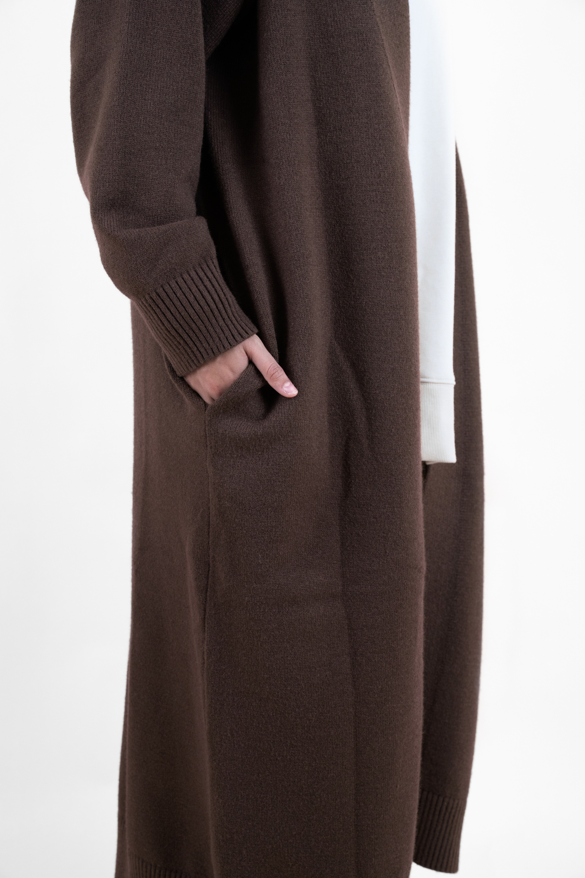 𝐑𝐄𝐋𝐀𝐗𝐄𝐃 𝐌𝐀𝐗𝐈 𝐂𝐀𝐑𝐃𝐈𝐆𝐀𝐍 - Earth Brown