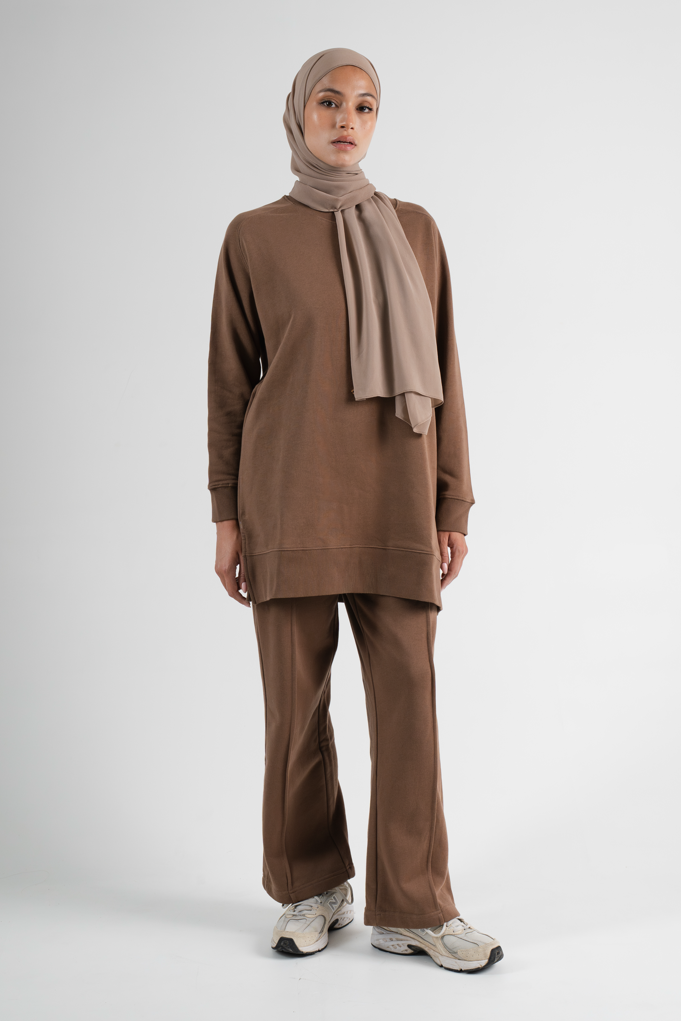 WOMEN’S CLASSIC SWEATSHIRT - Desert Brown